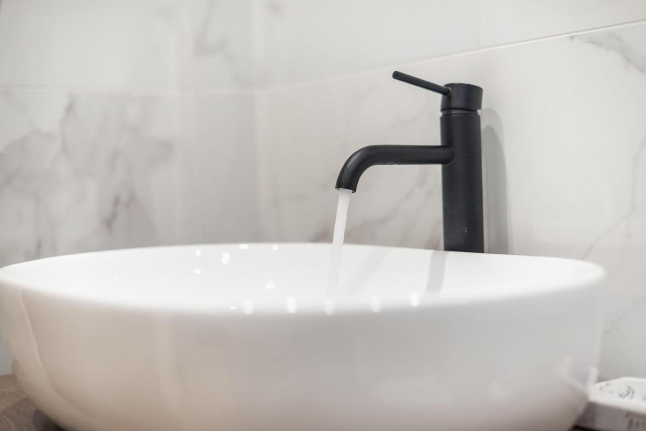 Beautiful & Renovated Aprtm In Piraeus Apartamento Exterior foto